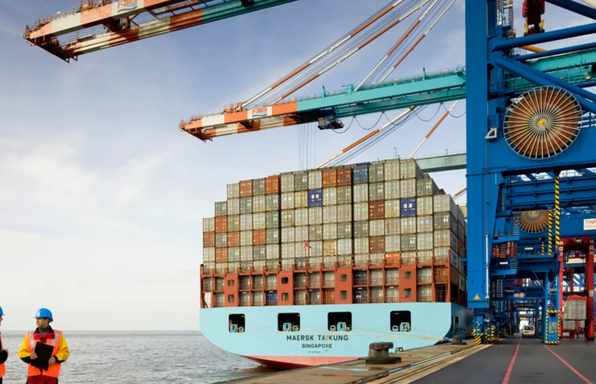 Loss adjustment services at port – container vessel under inspection by surveyors